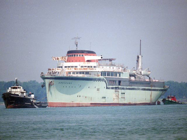 Photo OF TUG MALCOLM TOWING AQUARAMA