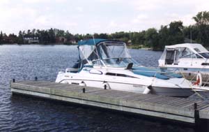 Photo: Rinker 260 Fiesta Vee Cruiser