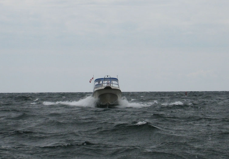 Photo: Boston Whaler 22-footer throws spray in lumpy Georgian Bay seas.