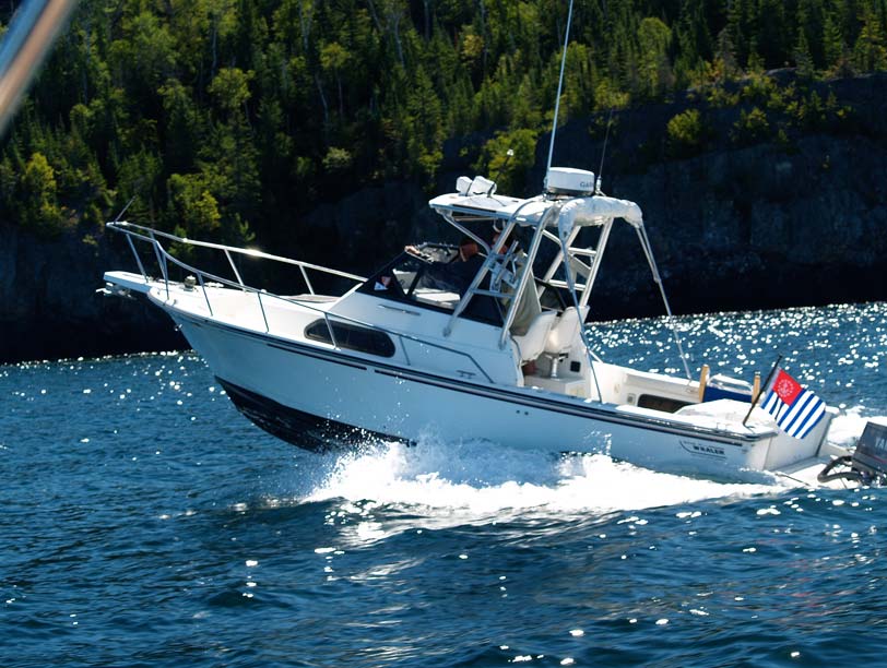 Photo: Boston Whaler WALKAROUND 23 accelerating onto hydroplane, Isle Royale, Lake Superior.