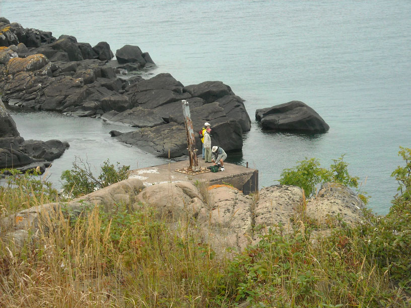 Photo: Boston Whaler boaters at small cove on Passage Island.