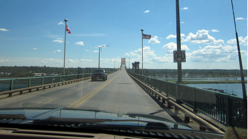 Photo: Crossing the border on the Internation Bridge