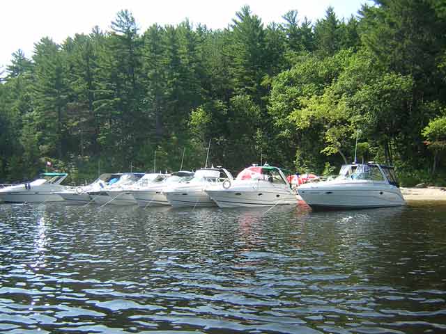 Photo: Eight mid-sized cruisers at anchor on the beach east of Oiseau Rock.