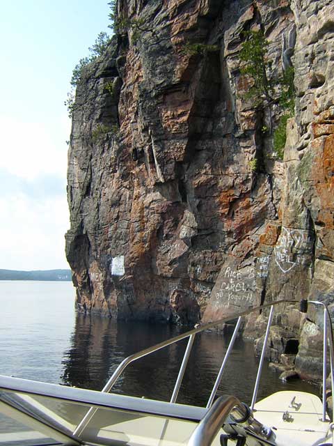 Photo: Oiseau Rock graffitti and ancient pictographs.