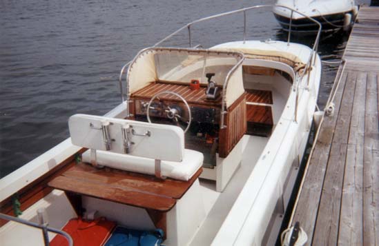 Photo: 1970 Outrage 21, cockpit from stern view