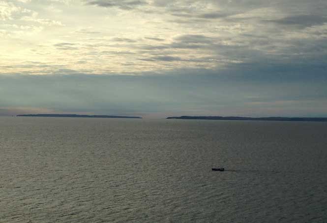 fishingTugManitouPassageNov2016.jpg