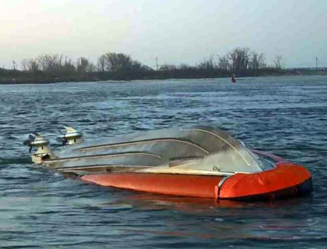 USCGboatCapsize02_25_2016.jpg