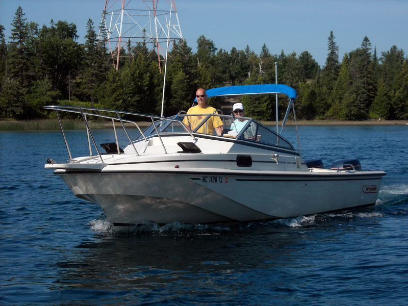 Photo: Boston Whaler REVENGE 25 Walk-Through underway.