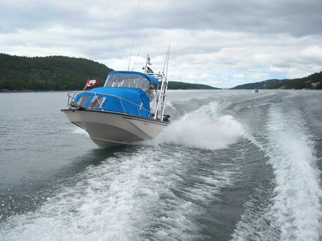 Photo: Boston Whaler OUTRAGE 18 underway in Baie Fine.