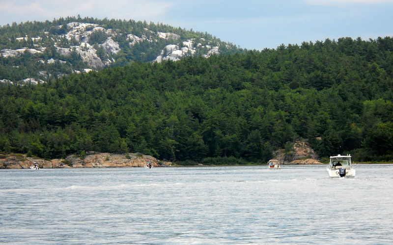 Photo: Entrance to Baie Fine looking east toward Casson Peak