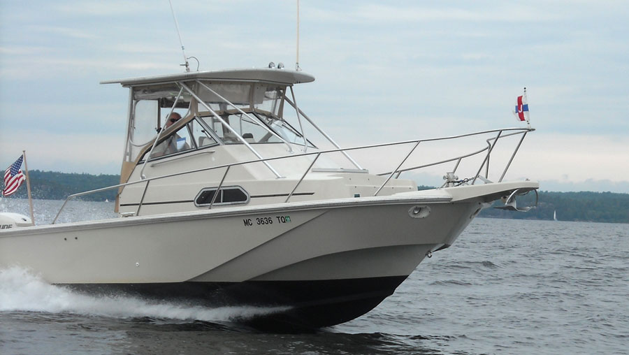 Photo: Boston Whaler 25 Walkaround