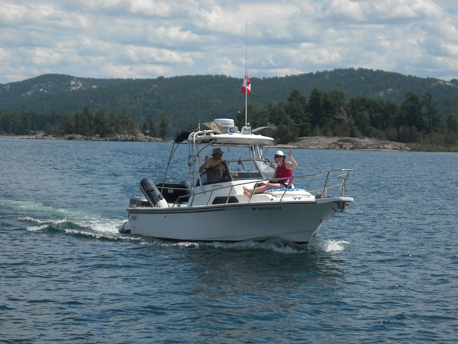 Boston Whaler 23 Walkaround Whaler Drive