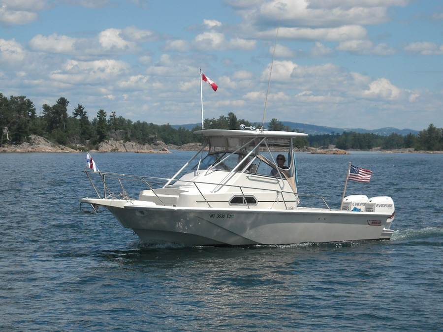 Boston Whaler 25 Walkaround