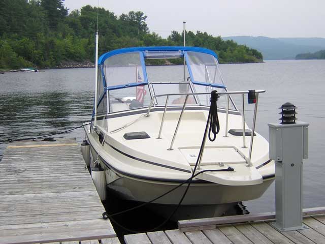 Photo: CONTINUOUSWAVE at floating dock on Ottawa River at Mattawa, Ontario