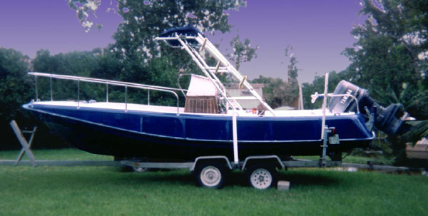 [Photo: 1970 Whaler 21 Outrage]