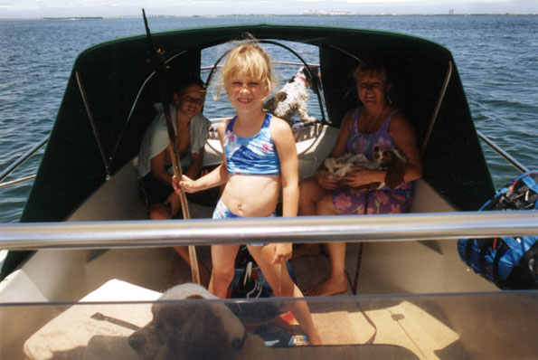 Photo: 1986 Boston Whaler 22-Outrage with forward shelter canvas