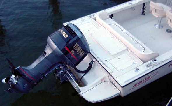 Photo: 1991 Boston Whaler 22-Outrage with Whaler Drive