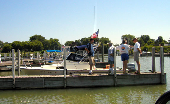 Photo: Whaler owners gather dockside to compare notes
