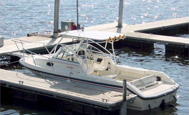 Photo: 1999 Boston Whaler 23 Conquest with inboard/outboard power