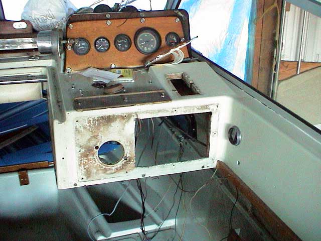 Photo: Boston Whaler 22-evenge Helm Console during dissasembly