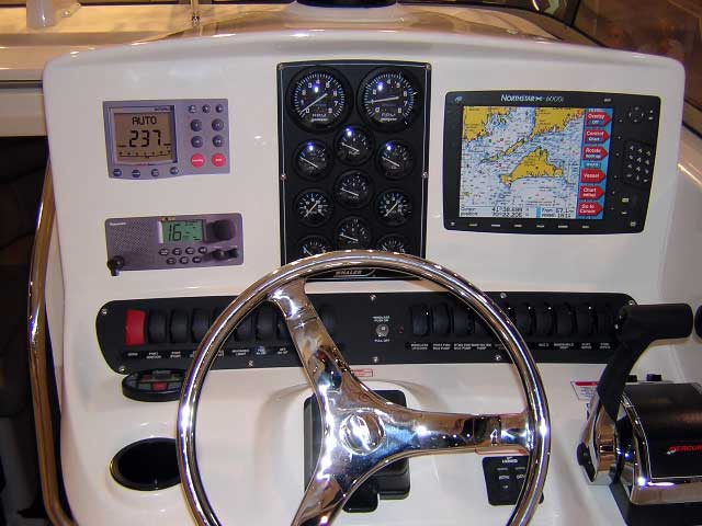 Photo: 2004 Boston Whaler 305 CONQUEST Helm Console