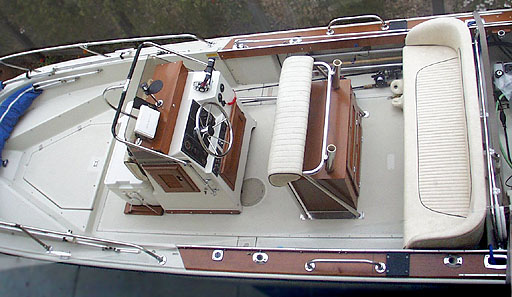 [Photo: 1983 Whaler 18 Outrage]