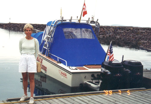 [Photo: 1989 Whaler 25 Outrage Dockside with full canvas up]