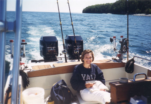 [Photo: 1989 Whaler 25 Outrage Bracketed Outboards full transom]