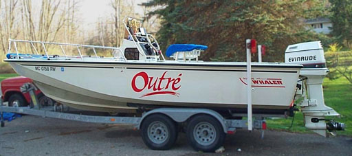 [Photo: 1992 Whaler 22 Outrage Hull Graphics]