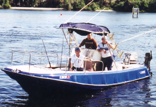 Photo: 1971 Whaler 21 Outrage ribbed hull, blue