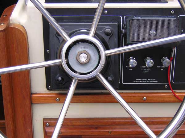 [Photo: Retaining nut on Steering Wheel]